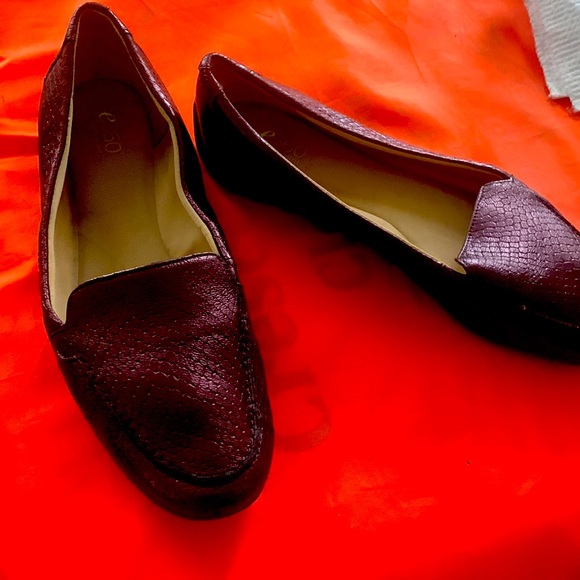 Used e360 slip on shoes. - Picture 1 of 2